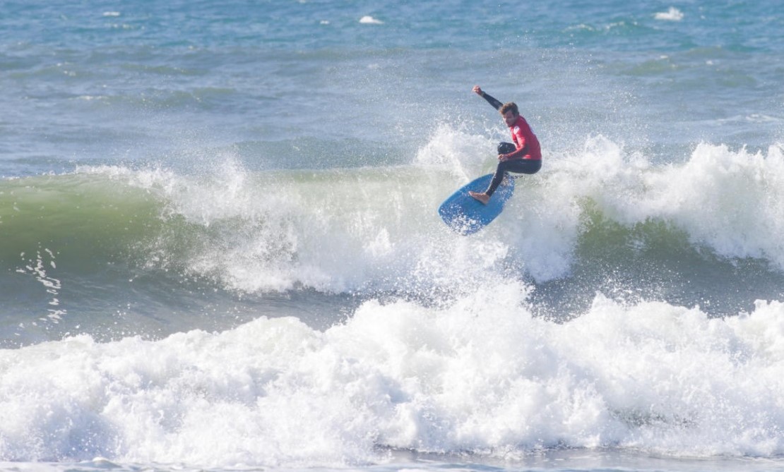 ®Benoit-CARPENTIER-longboard-Europe-2020-©-Laurent-Masurel-WSL-11