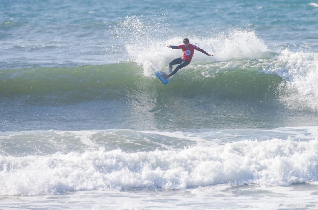 ®Benoit-CARPENTIER-longboard-Europe-2020-©-Laurent-Masurel-WSL-14