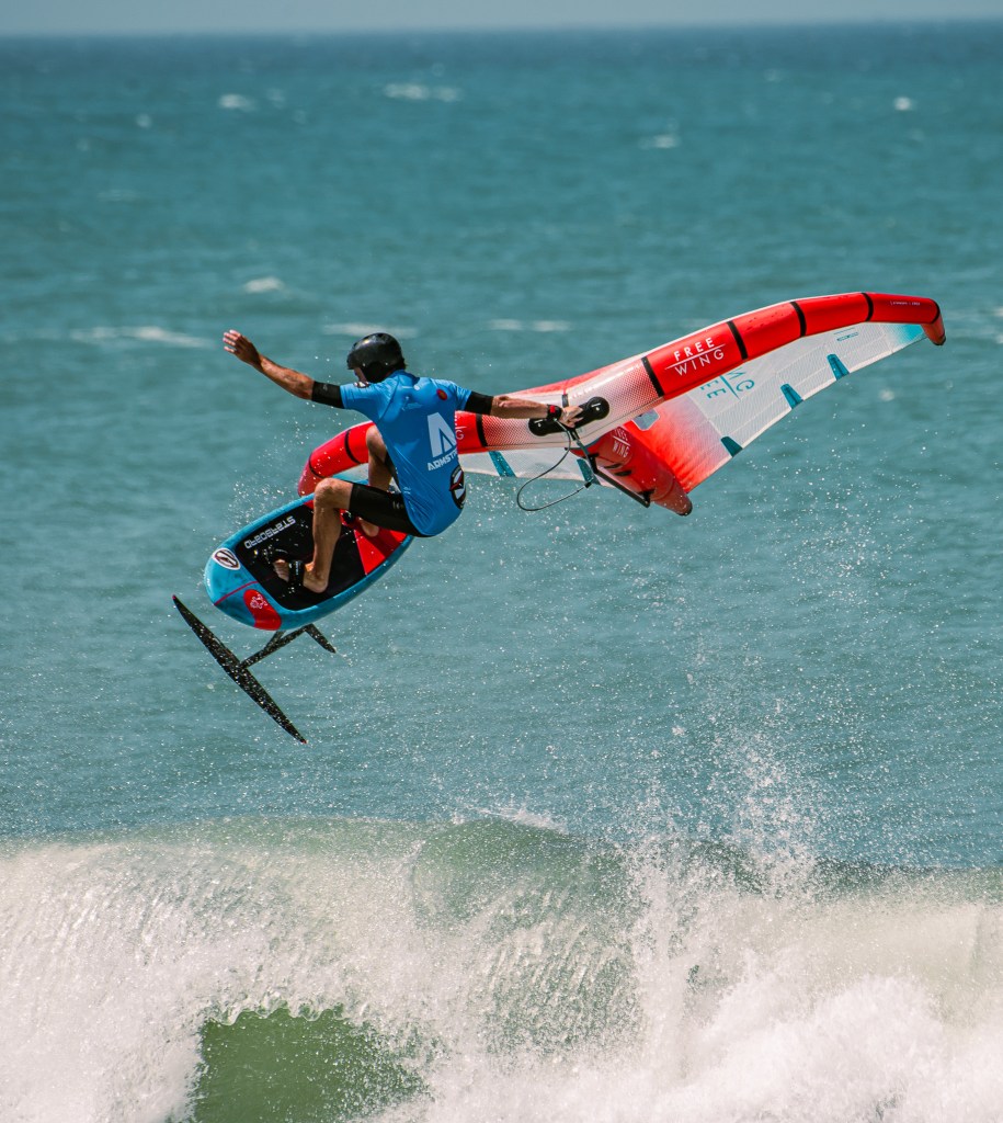 ®-Benoit-CARPENTIER-GWA-Wingfoil-Wave-World-Tour-2024-DAKHLA©-Frames-Bizack-6744