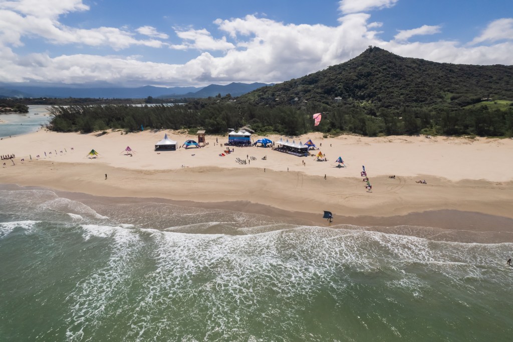 ®-Benoit-CARPENTIER-GWA-Wingfoil-Wave-World-Tour-2024-IBIRAQUERA©-Romantsovaphoto-0637